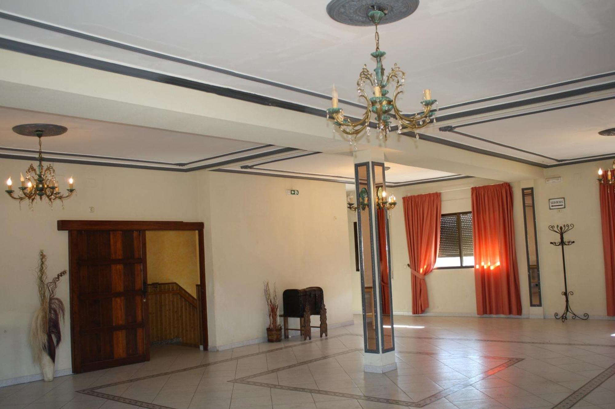 Hotel Carvajal Torrejón el Rubio Exteriör bild