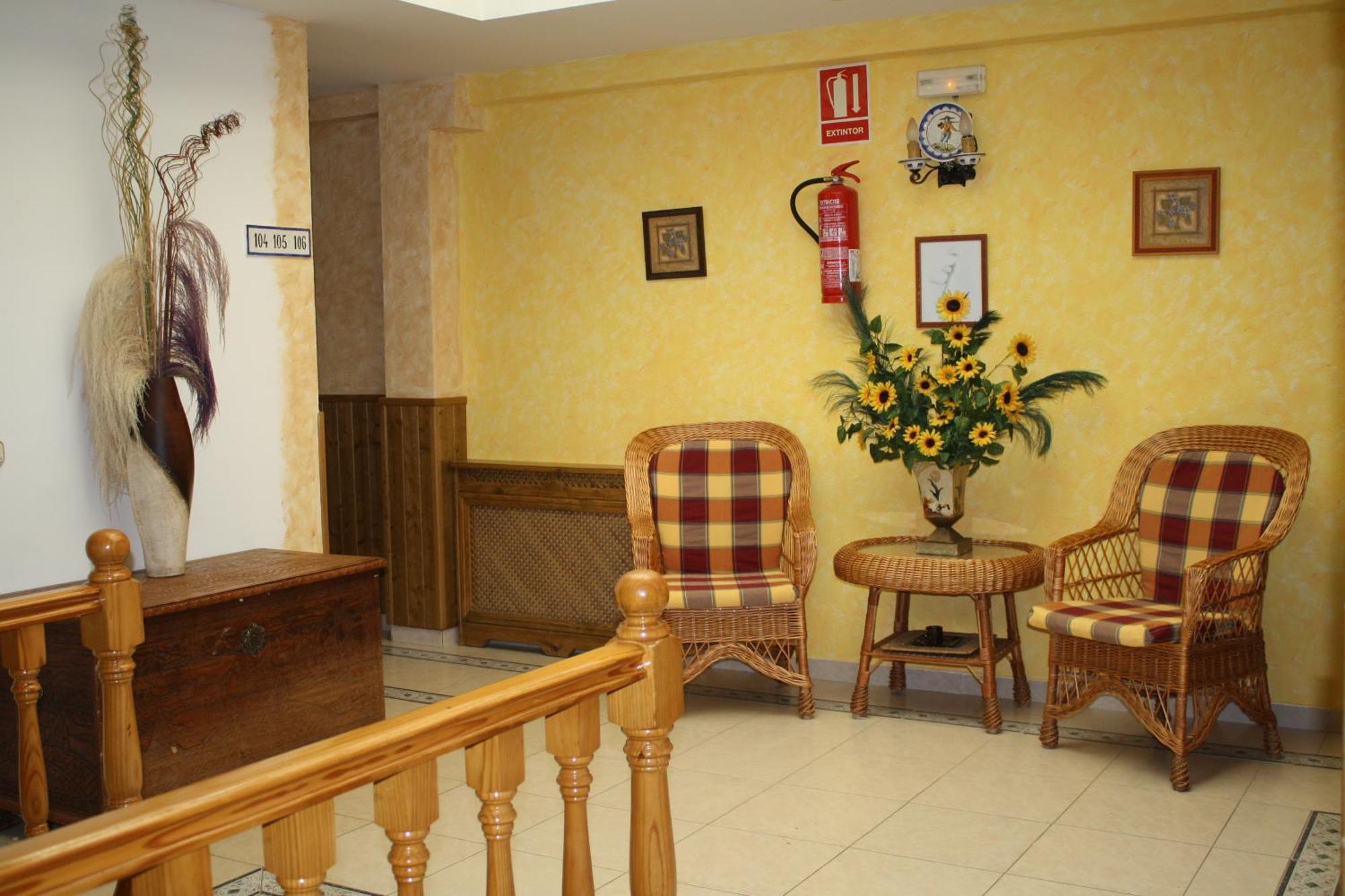 Hotel Carvajal Torrejón el Rubio Exteriör bild