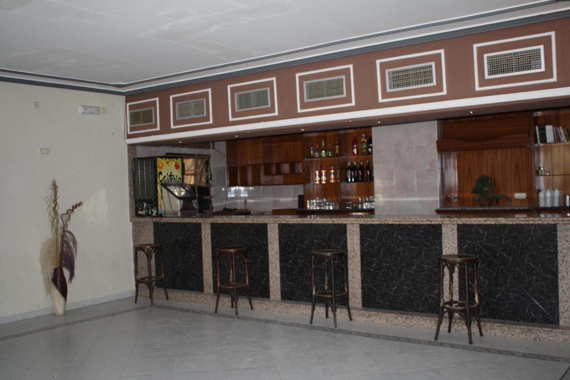 Hotel Carvajal Torrejón el Rubio Exteriör bild