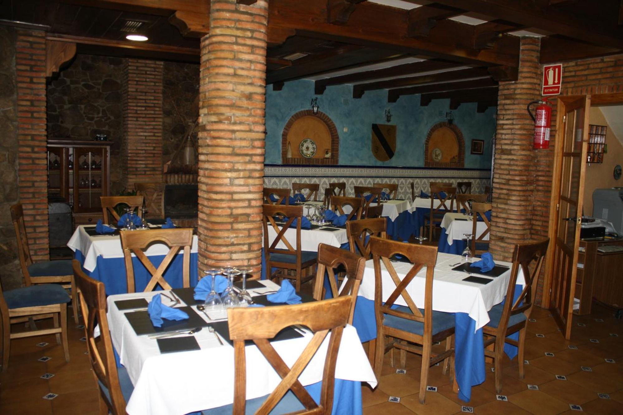 Hotel Carvajal Torrejón el Rubio Exteriör bild