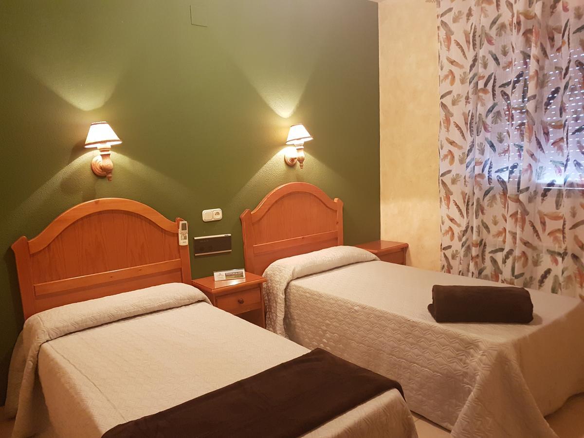 Hotel Carvajal Torrejón el Rubio Exteriör bild