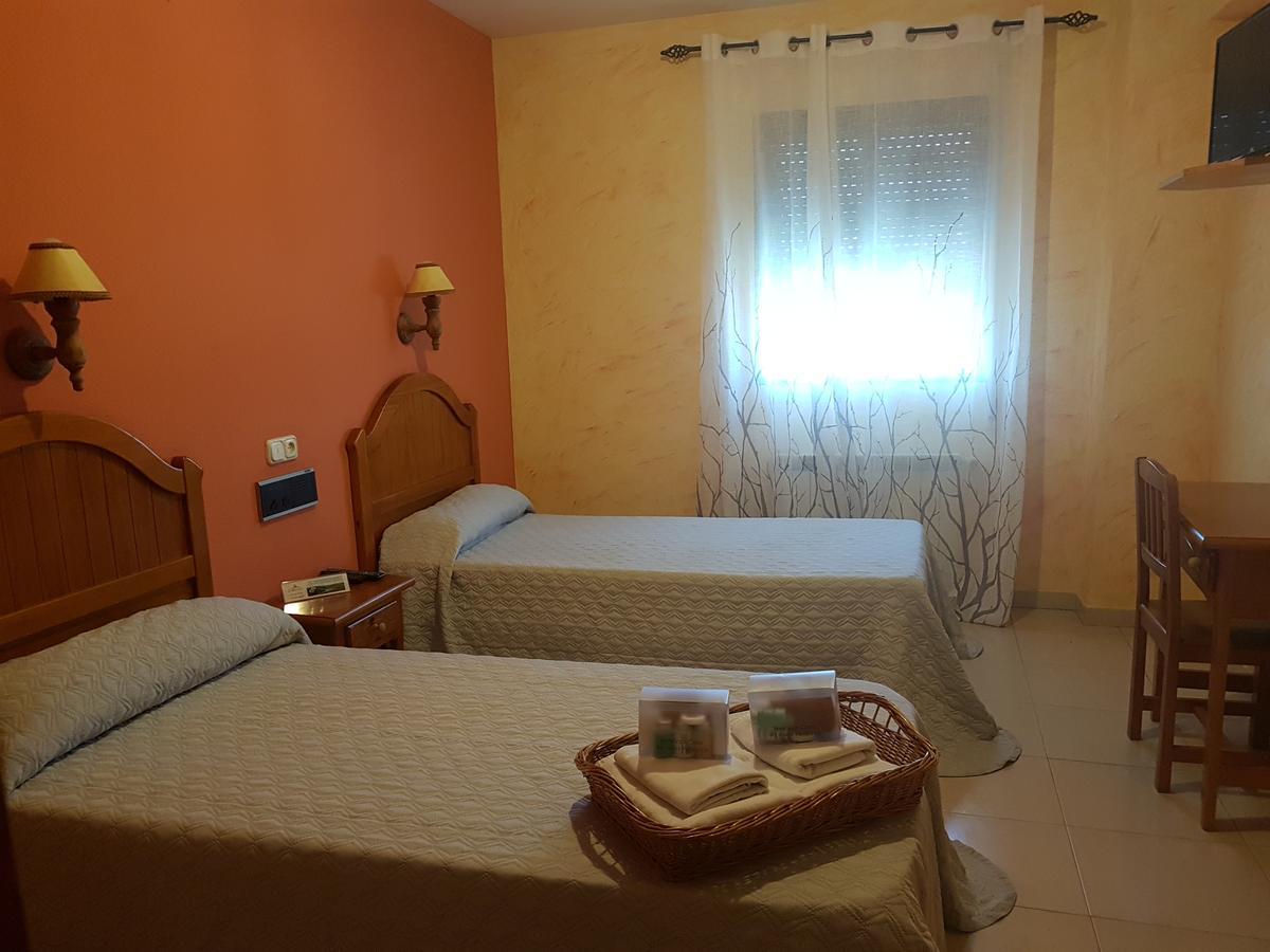 Hotel Carvajal Torrejón el Rubio Exteriör bild