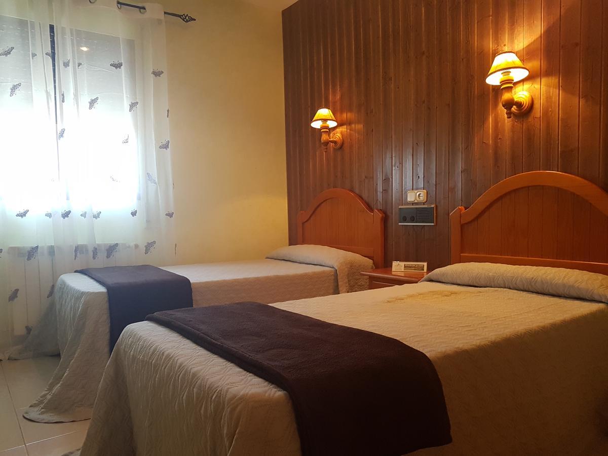 Hotel Carvajal Torrejón el Rubio Exteriör bild
