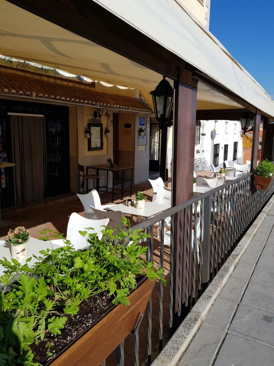 Hotel Carvajal Torrejón el Rubio Exteriör bild