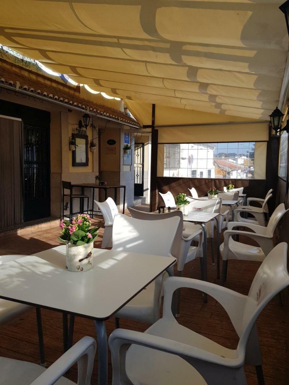 Hotel Carvajal Torrejón el Rubio Exteriör bild